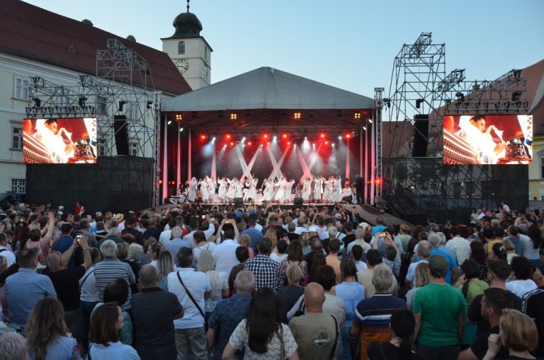 Cântecele Munților, triathlon, proiecții de filme în aer liber, sunt câteva dintre recomandările noastre pentru acest sfârșit de săptămână