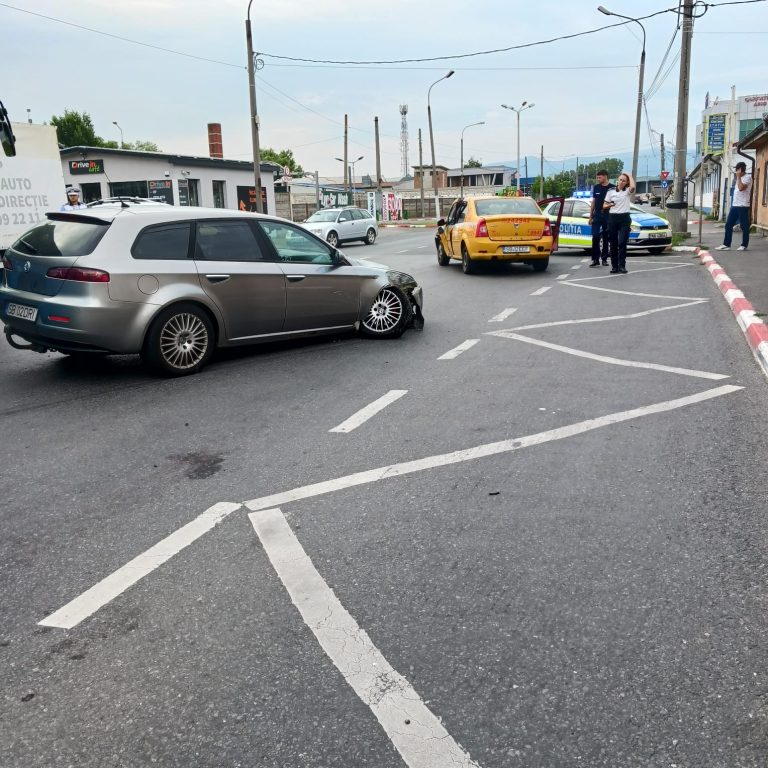 FOTO: Șofer sibian de 72 de ani, transportat la spital în urma unui accident rutier
