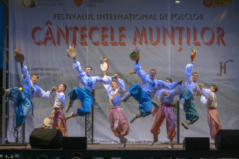 Weekend plin de antren la Festivalul Internațional Cântecele Munților