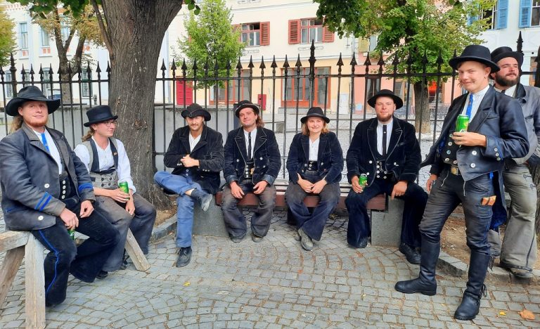 Calfele călătoare au revenit în Sibiu. Publicul a savurat atmosfera de la deschiderea festivă.
