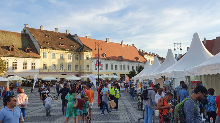 Târgul de Carte Gaudeamus Radio România începe mâine, în Piața Mare