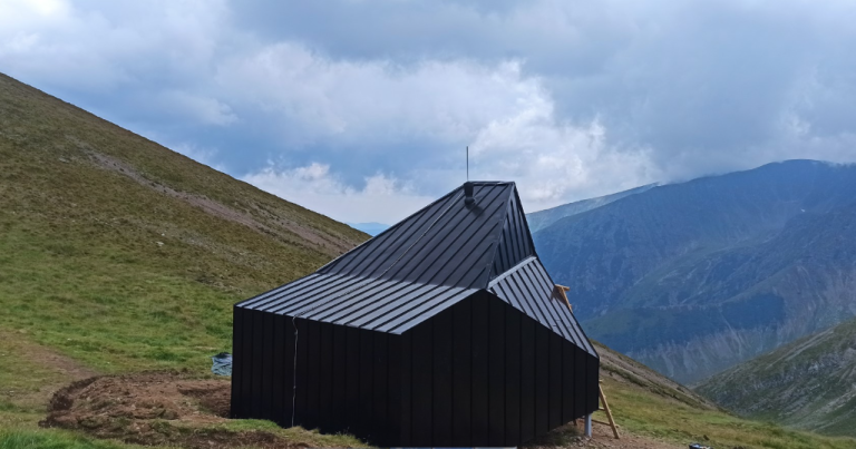 Cum arată Scara, noul refugiu pregătit pentru montaniarzii din creasta Făgărașului