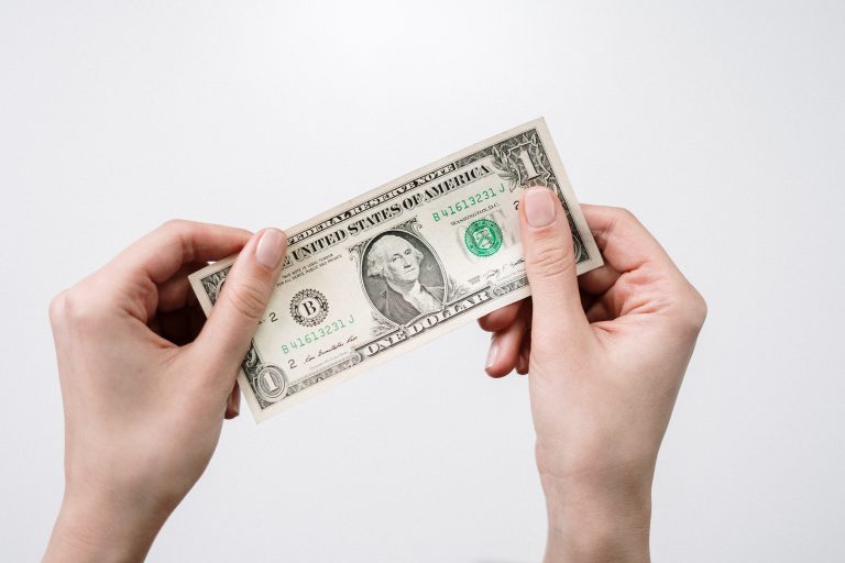 Ești strâmtorat din punct de vedere financiar? Rezolvă problema rapid, cu un credit online de la IFN!