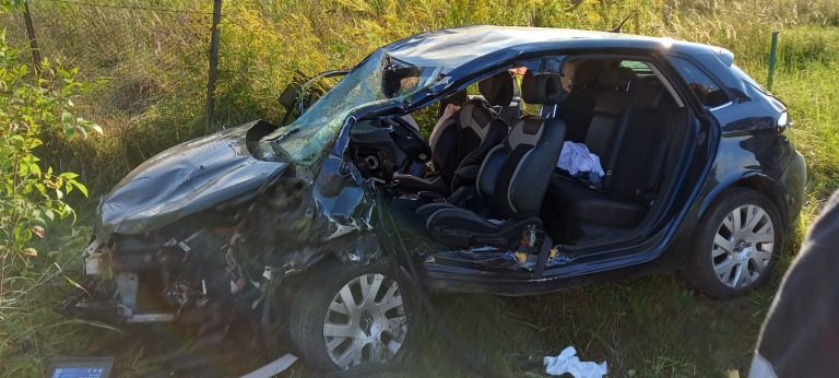 FOTO: 4 răniți după ce o tânără a vrut să intre într-o stație de carburant și nu a dat prioritate