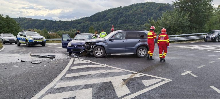 FOTO: Trei autoturisme implicate într-un accident rutier, în Tălmaciu