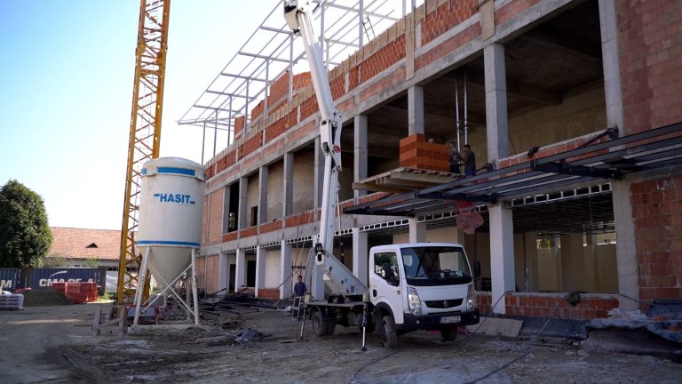 FOTO: Centrul Social de Agrement și Sport din Mediaș va fi finalizat până vara viitoare