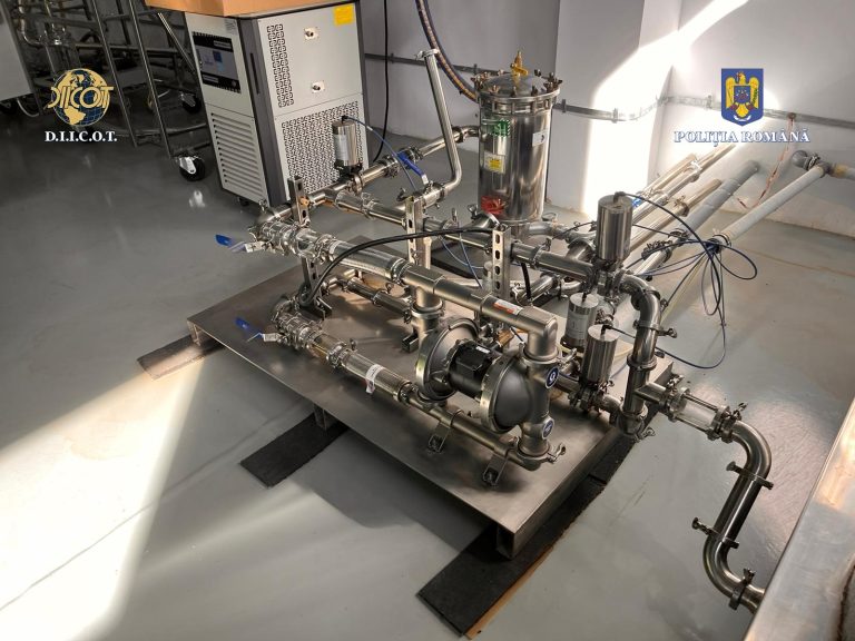 FOTO/VIDEO: Descinderi în Sibiu și alte județe la firme care vând jeleuri psihoactive și dispozitive de vapat