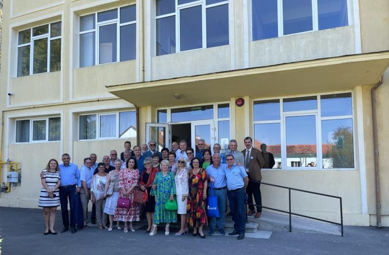 FOTO: Momente emoționante la întâlnirea de 40 de ani a foștilor elevi de la „Axente Sever” Mediaș