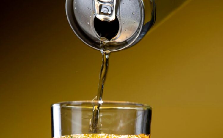 Un copil de 13 ani a murit pe terenul de fotbal. Ar fi băut mai multe energizante