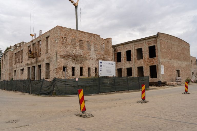 FOTO: Lucrări la două centre în zona fostei Școli de Aviație din Mediaș