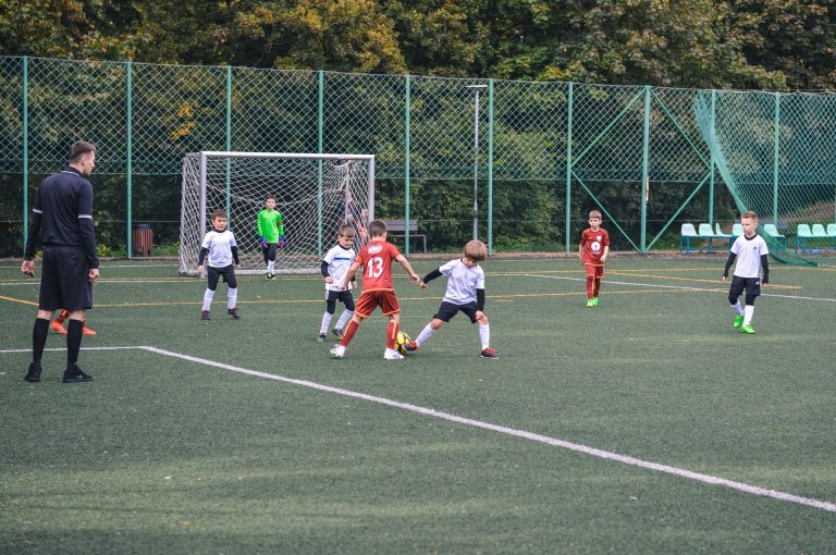 Sondaj: 81% dintre copii nu participă la activități sportive în afara orelor de educație fizică de la școală