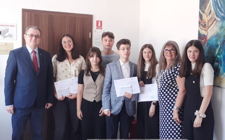 Elevii sibieni cu 10 la Evaluarea Națională au primit premii
