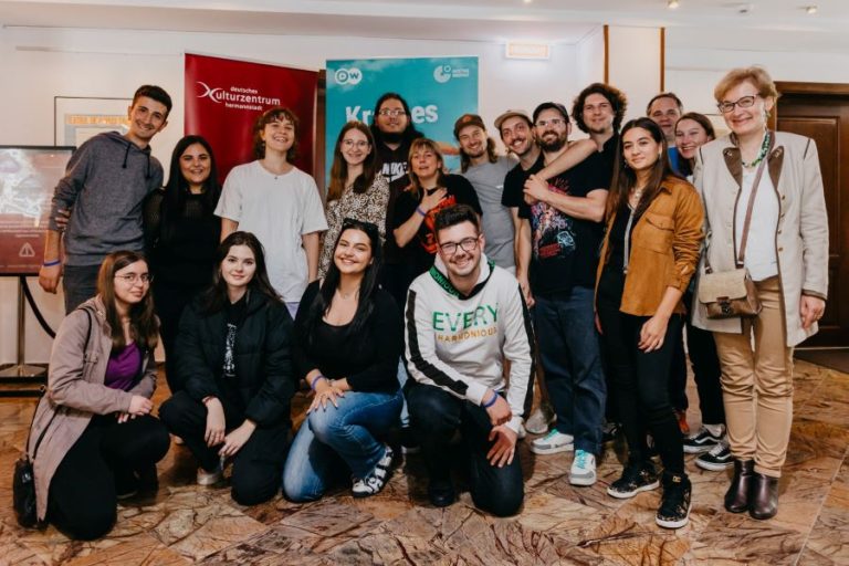 Studenți germani pentru prima dată în Sibiu. Au filmat în Mărginime și au învățat să danseze ”românește”