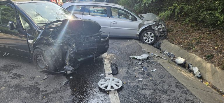 FOTO: Accident frontal între Șura Mare și Slimnic. Un echipaj de la Descarcerare a intervenit
