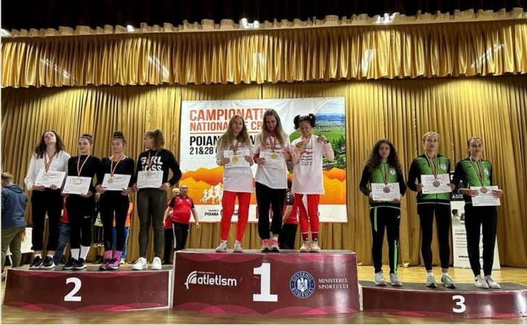 FOTO: Iulia Mărginean și Alexandra Hudea, campioane naționale la cros cu echipa