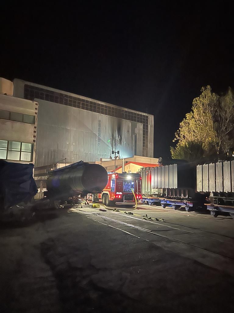 FOTO: Incendiu la o firmă de fabricare a transformatoarelor, în Sibiu
