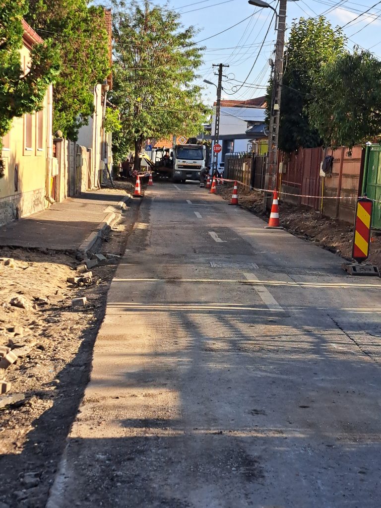 FOTO: Lucrări pe două străzi din Sibiu. Șoferii sunt sfătuiți să aleagă rute ocolitoare