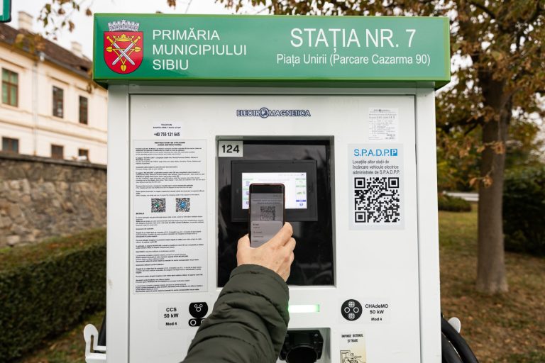 FOTO: 10 stații de încărcare a autovehiculelor electrice, puse în funcțiune de vineri
