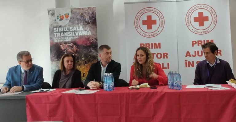 Crucea Roșie Sibiu începe proiectul „Prim Ajutor în Școli” prin care profesorii vor învăța manevre de prim ajutor
