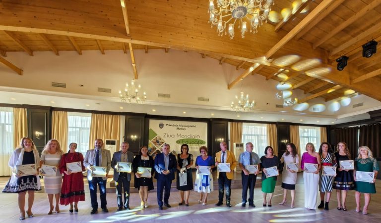 FOTO: Peste 350 de cadre didactice sărbătorite, la Mediaș, de Ziua Educației