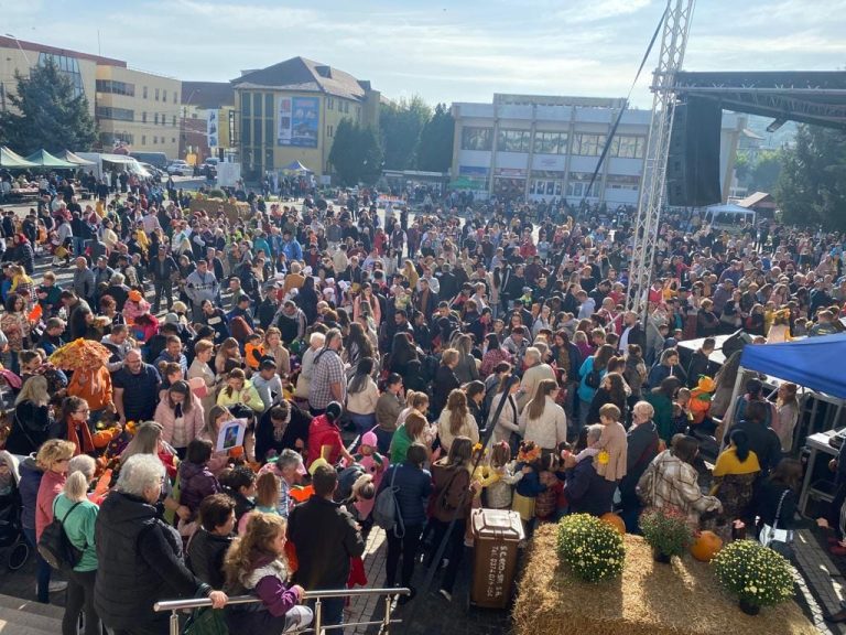 FOTO: Medieșenii și-au făcut aprovizionarea de toamnă la Ziua Recoltei