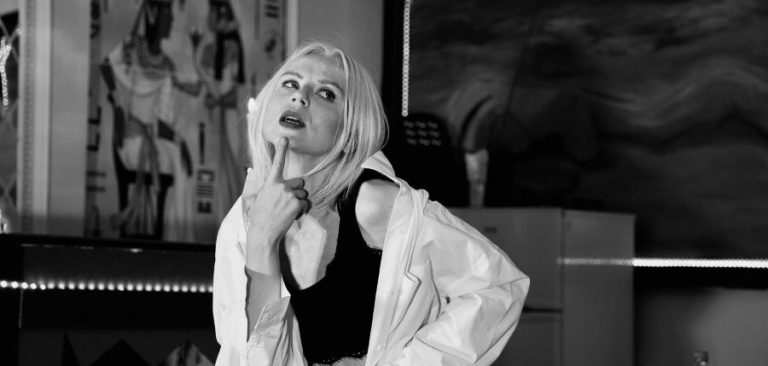 Iulia Popa, actrița care (a)duce Teatrul la Infinit