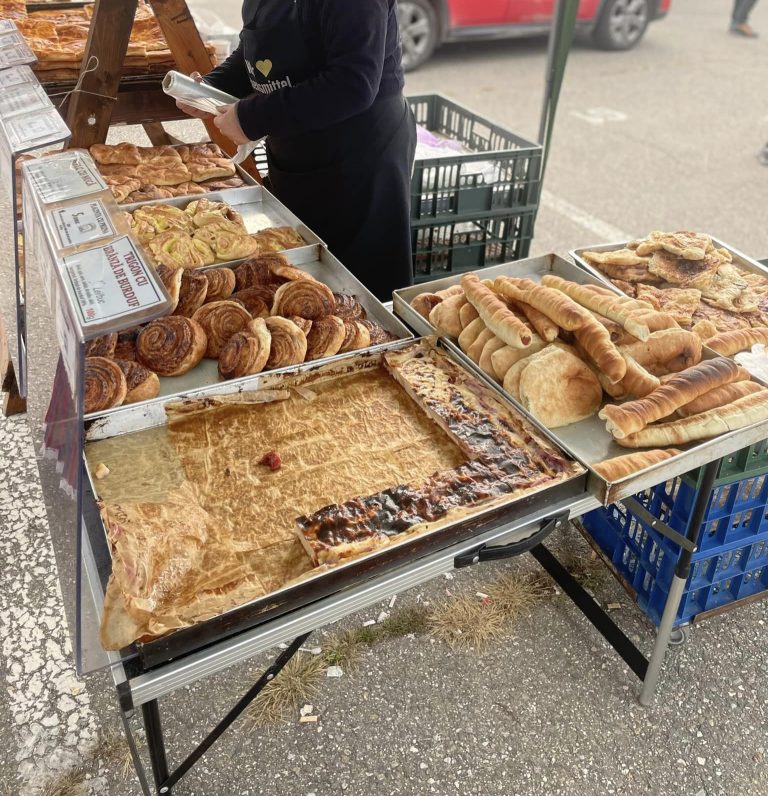 Produse tradiționale în Piața Obor. Sibienii vor putea cumpăra fructe, legume, carne, lactate și multe altele