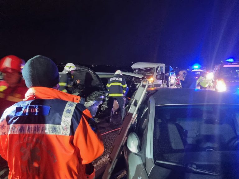 FOTO: Accident cu 8 victime pe A1, la ieșirea spre Cisnădie. 6 autoturisme implicate în eveniment