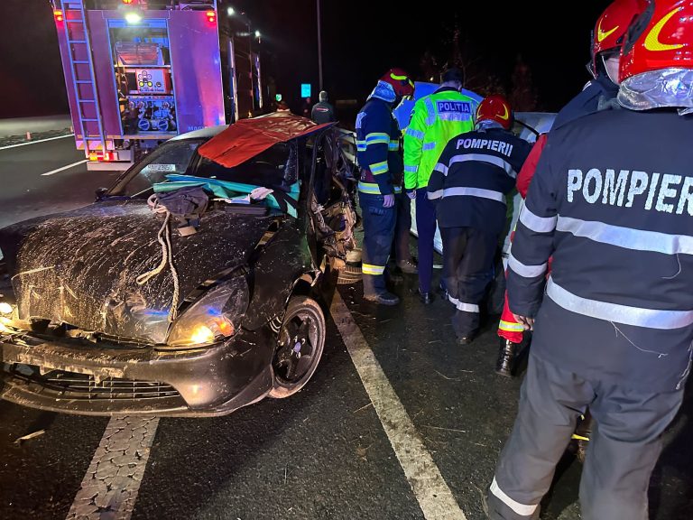 FOTO: Doi răniți într-un accident pe A1, în zona Săliște. A intervenit Descarcerarea