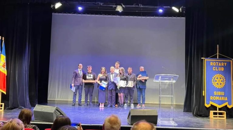 ROTARY CLUB SIBIU a decernat premiile de excelență pentru elevii performanță din colegiile și liceele din Sibiu