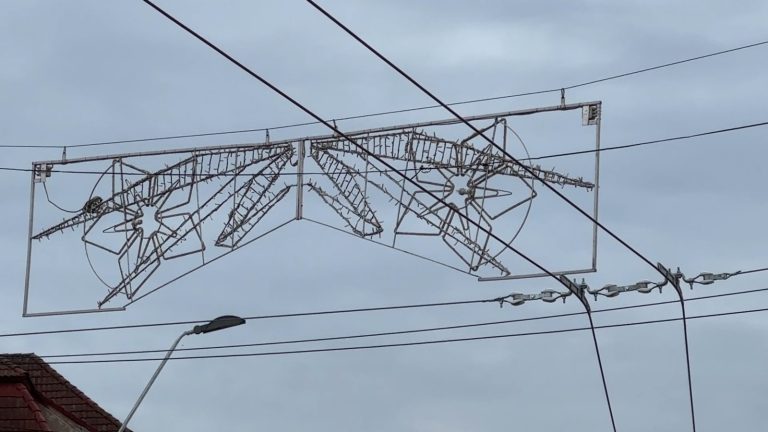 FOTO/VIDEO: A început împodobirea Mediașului pentru Sărbătorile de Iarnă