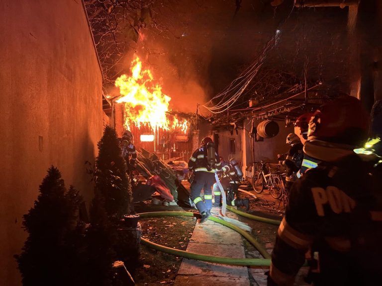 Pompierii sibieni au stins 309 incendii și au intervenit la 122 de inundații, în 2023