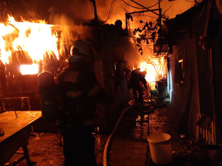 ULTIMA ORĂ: Anexă și bunurile din interior, distruse în urma unui incendiu în Axente Sever