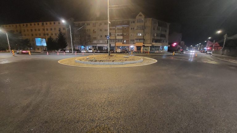 FOTO: S-a frezat asfaltul vechi de pe Viitorului. Urmează turnarea covorului asfaltic