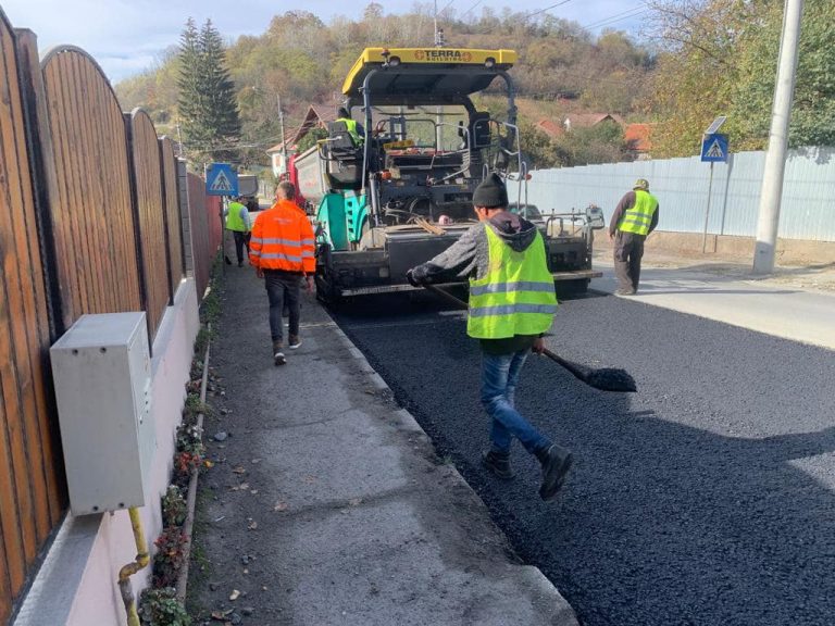 FOTO: Se refac străzile și trotuarele în cartierul Gura Câmpului din Mediaș