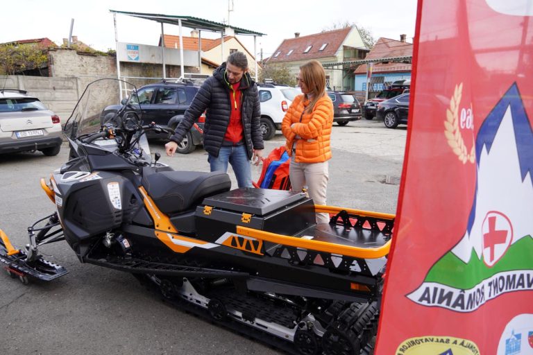 FOTO: Snowmobil de ultimă generație pentru Salvamont Sibiu