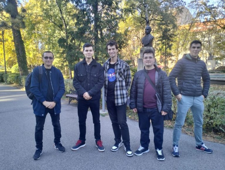Au venit în Sibiu, s-au îndrăgostit de oraș, iar acum îl prezintă și altora