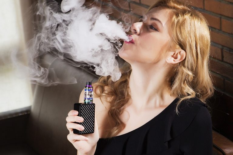 Pericolul din dispozitivele vape. Același risc, dar insuficient documentat
