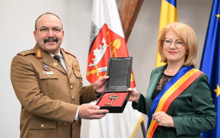 Generalul Ghiță Bârsan, rectorul AFT, devine cetățean de onoare al municipiului Sibiu