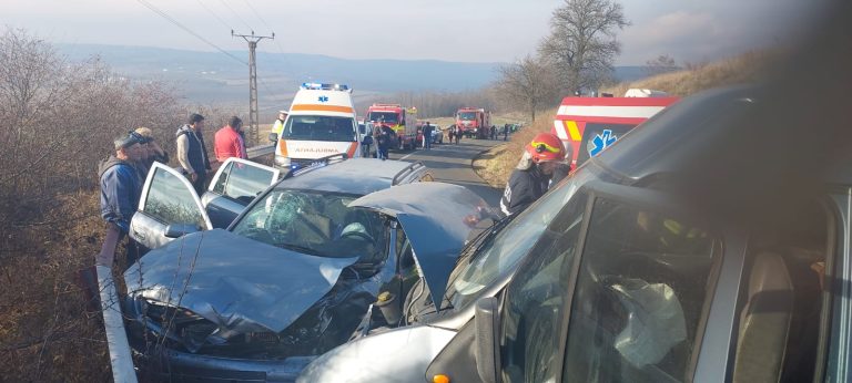 FOTO: 4 răniți într-un accident produs la ieșirea din Daia