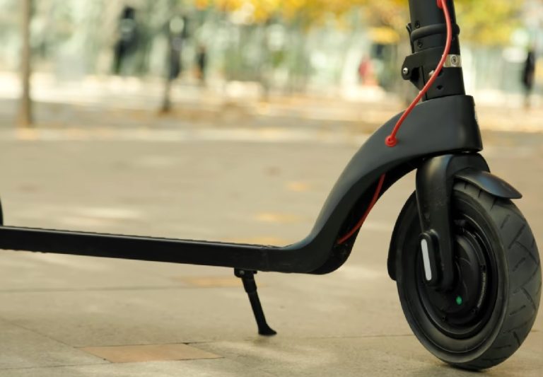 ULTIMA ORĂ: Minor aflat pe o trotinetă, transportat la spital în urma unui accident în Sibiu