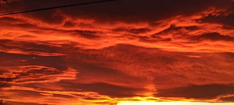 FOTO: Fenomen spectaculos pe cerul României