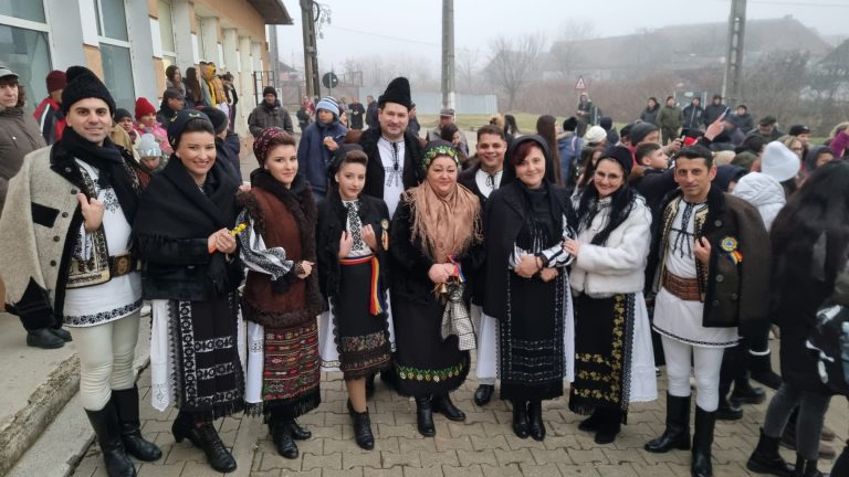 FOTO: Concert de colinde pentru locuitorii din Ighișu Nou