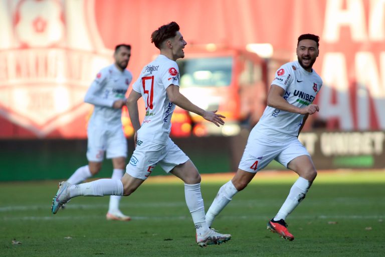 FOTO/VIDEO: FC Hermannstadt și-a adus mijlocaș cu peste 120 de meciuri în Superligă