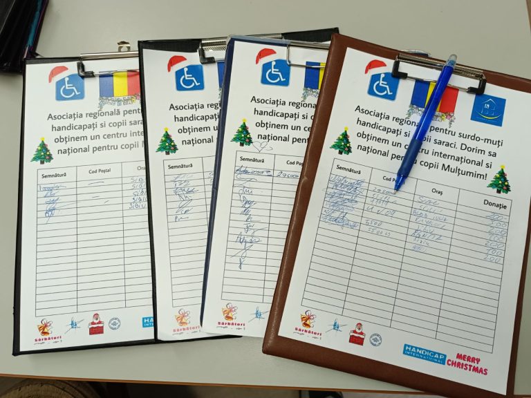 FOTO: 4 persoane care cereau bani în numele unei asociații au fost amendate. Polițiștii au confiscat bani și un autoturism