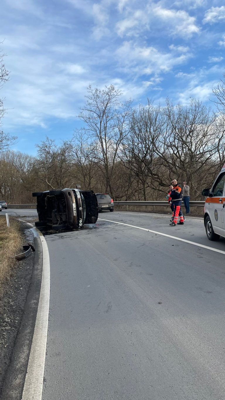 FOTO: Mașină răsturnată între Mediaș și Blăjel