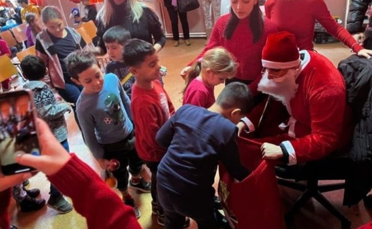 FOTO: Moș Crăciun a ajuns la copiii din Ațel