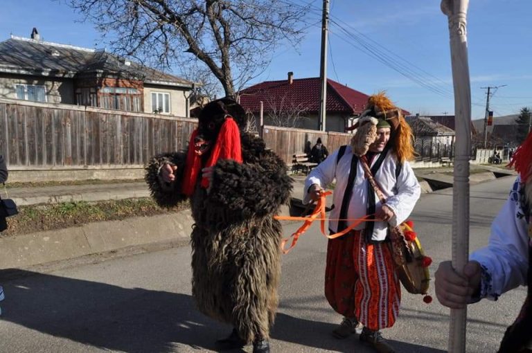 Ce fac bănățenii în seara de Anul Nou. Tradiții și superstiții din Arad