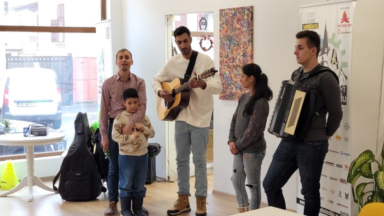 Familia Boldijar din Sibiu, un exemplu de generozitate și ajutor pentru copiii nevoiași