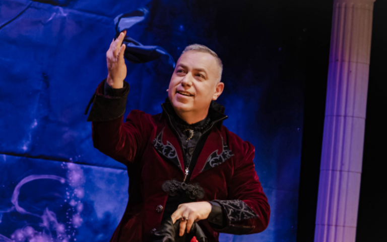 Moș Nicolae ajunge la Teatrul Gong